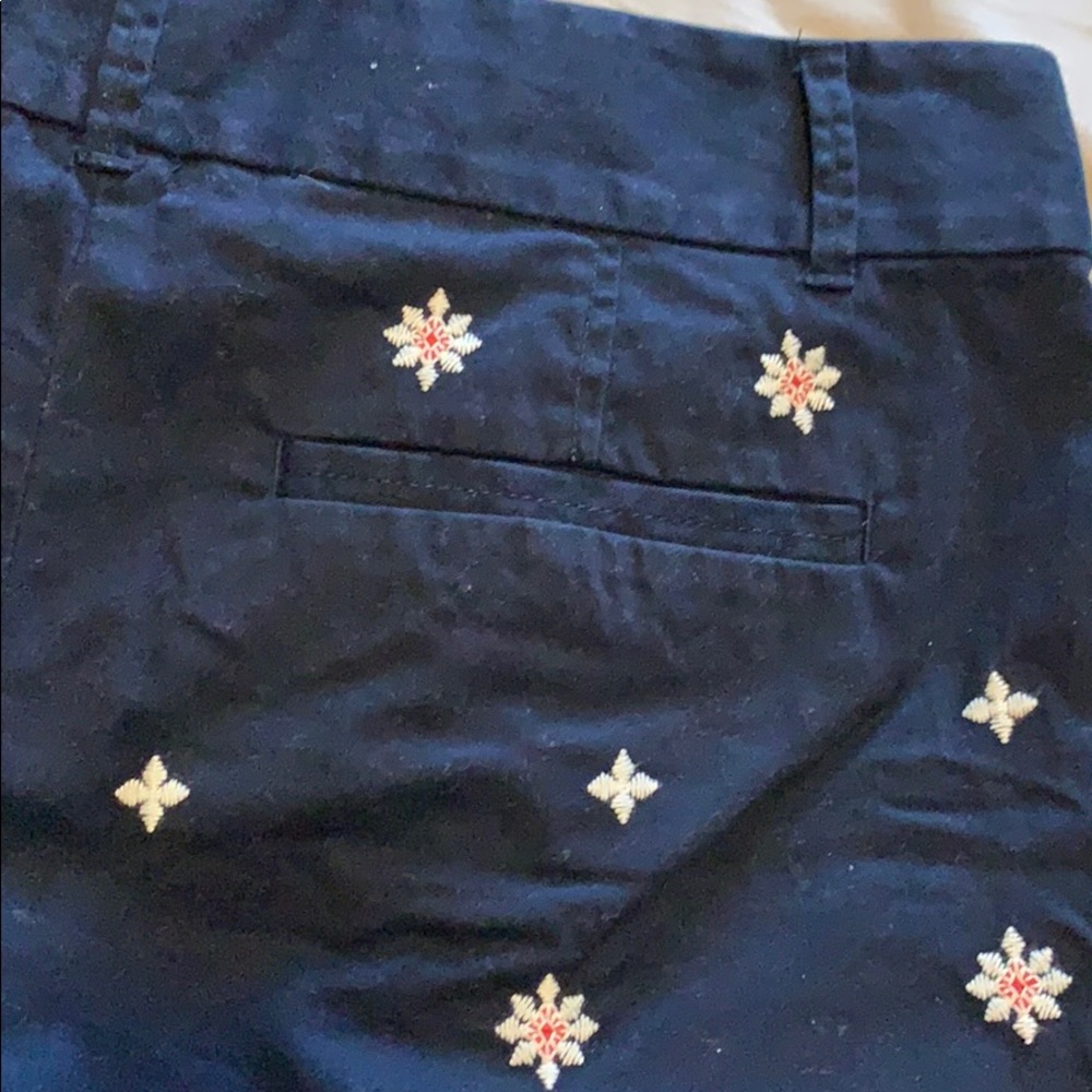 Festive Loft Shorts - Picture 3 of 4